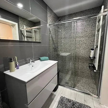 Casa Flores Ll